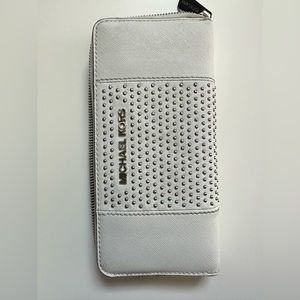 Preowned Michael Kors wallet.